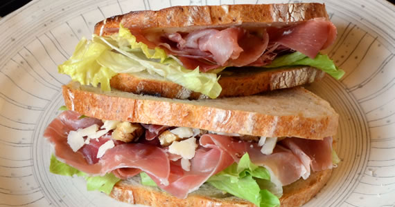 ハモンセラーノのサンドイッチ
